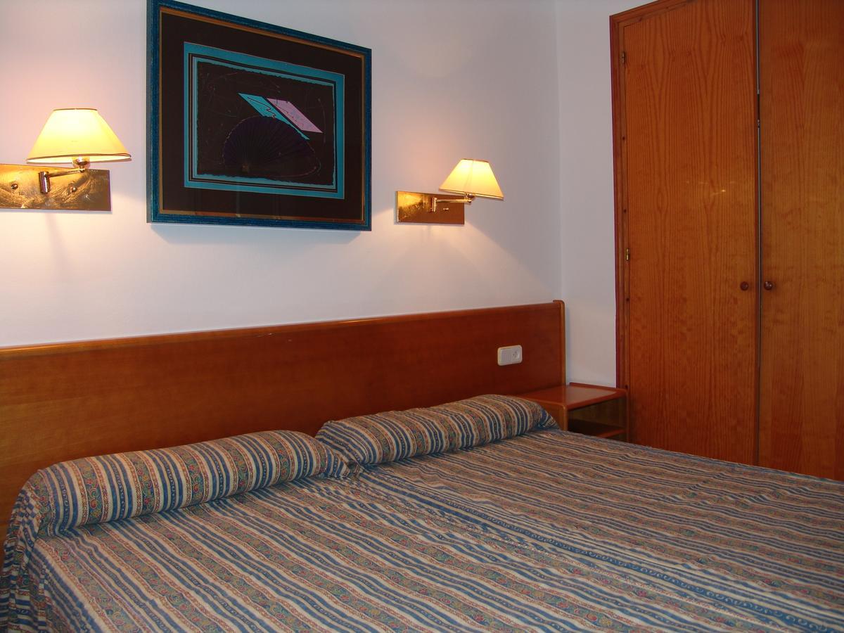 Apartamentos Sol Isla Arenal d'en Castell Exterior foto