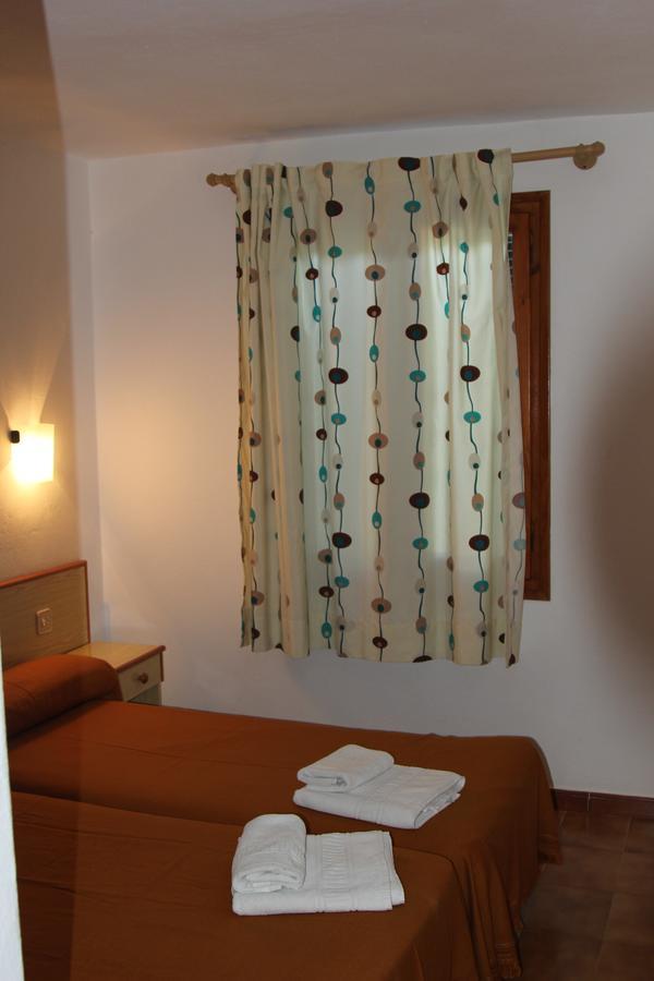 Apartamentos Sol Isla Arenal d'en Castell Exterior foto