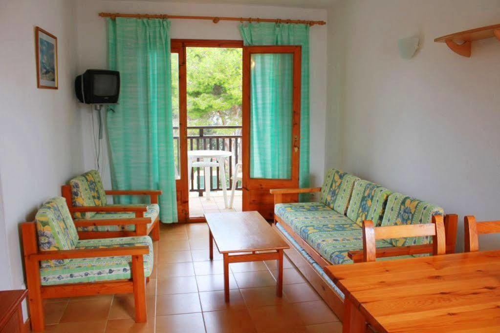 Apartamentos Sol Isla Arenal d'en Castell Exterior foto
